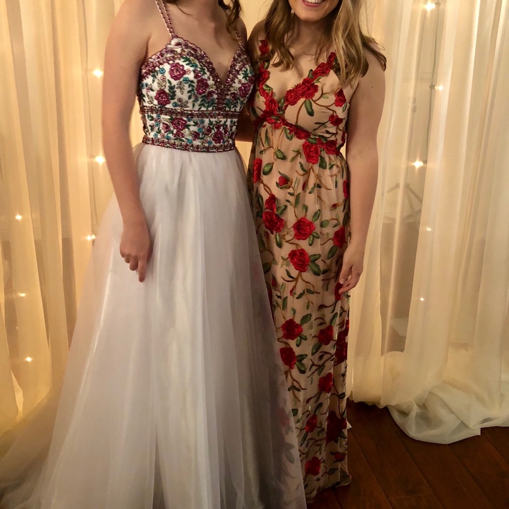 Selling my 2018 prom dress - Picture 2 of 3